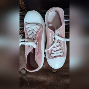 BCBG GIRLS size 5: Low Top Ankle Sneakers New With Tag